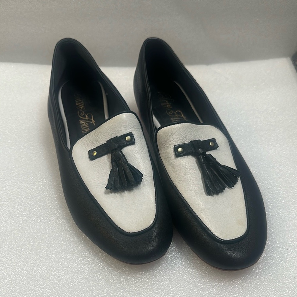 Claire flowers Black and White Tassel leather Loafers size 9